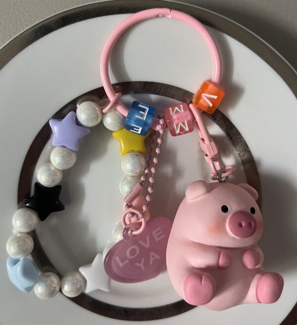 https://beadsgallery.shop/wp-content/uploads/2025/03/pinkpiggy-keychain.jpeg